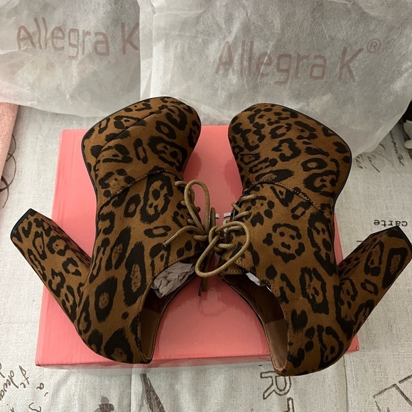 Allegra K Platform Animal Print Heels​ - Picture 7 of 9